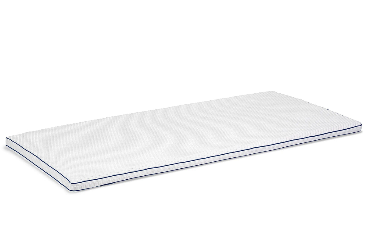 Matratzenauflage weiß mit blauem Rand, ergonomisches Komfortpolster für besseren Schlaf