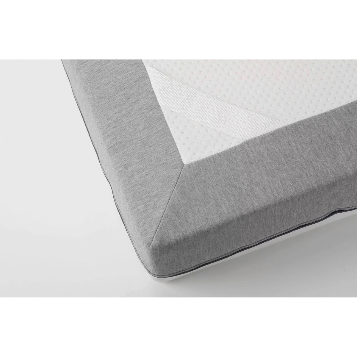 Bico Basics Matratze 90x200 cm – Nahaufnahme Ecke mit grauem Bezug und weisser Liegefläche mit Noppen