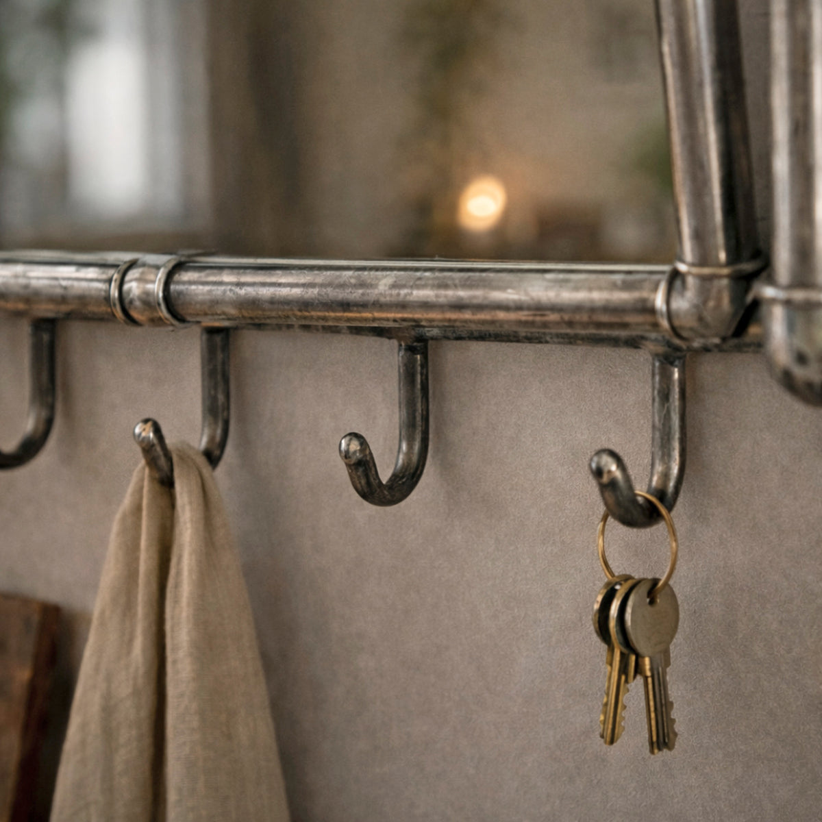 HAKU Möbel Wandgarderobe aus Metall mit Spiegel in Anthrazit