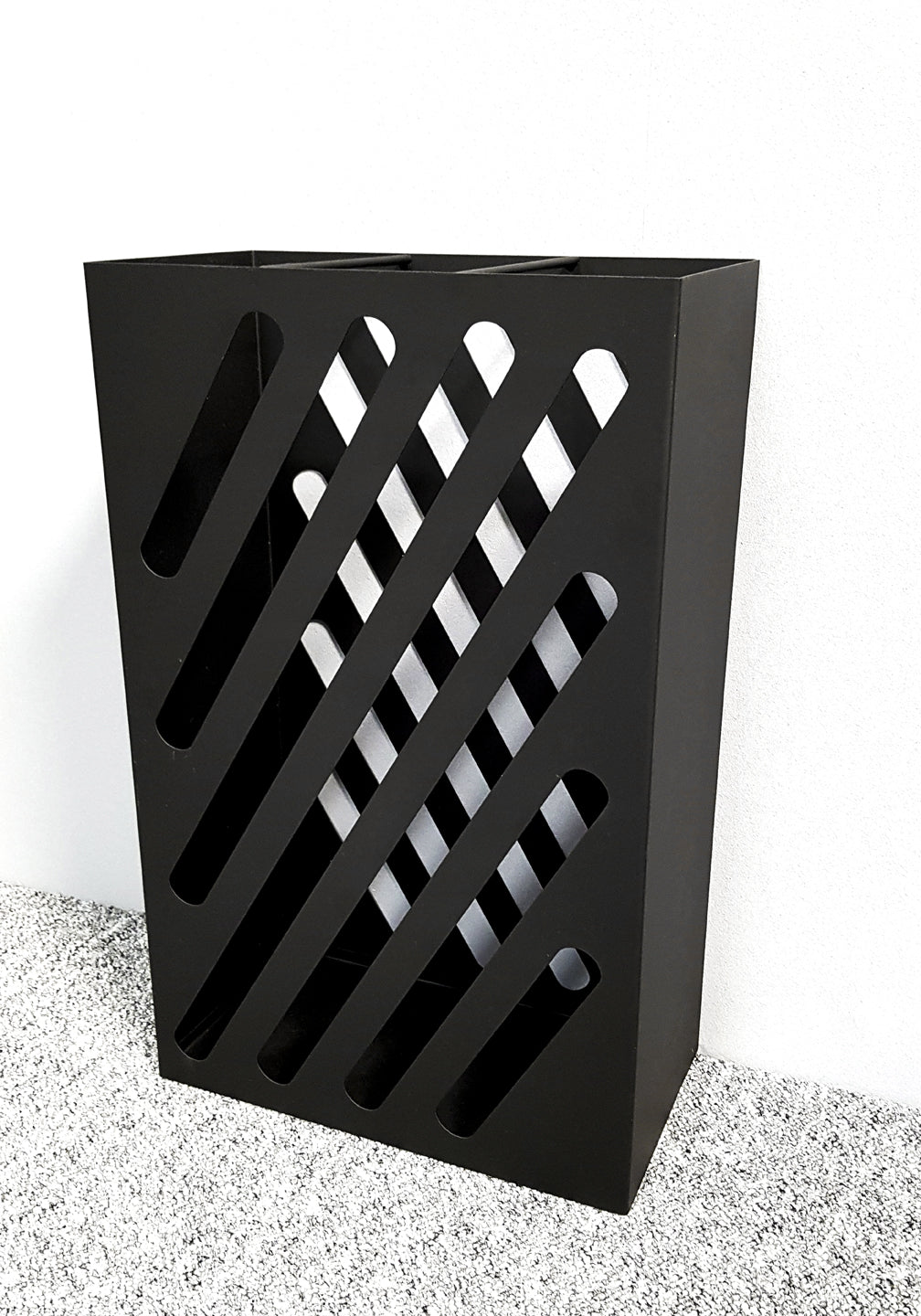 HAKU Möbel Schirmständer aus Metall in Schwarz 30 x 16 x 48 cm