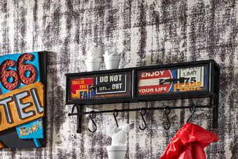 HAKU Möbel Wandgarderobe aus Metall Motiv Schriftzug in Schwarz 77 x 24 x 34 cm
