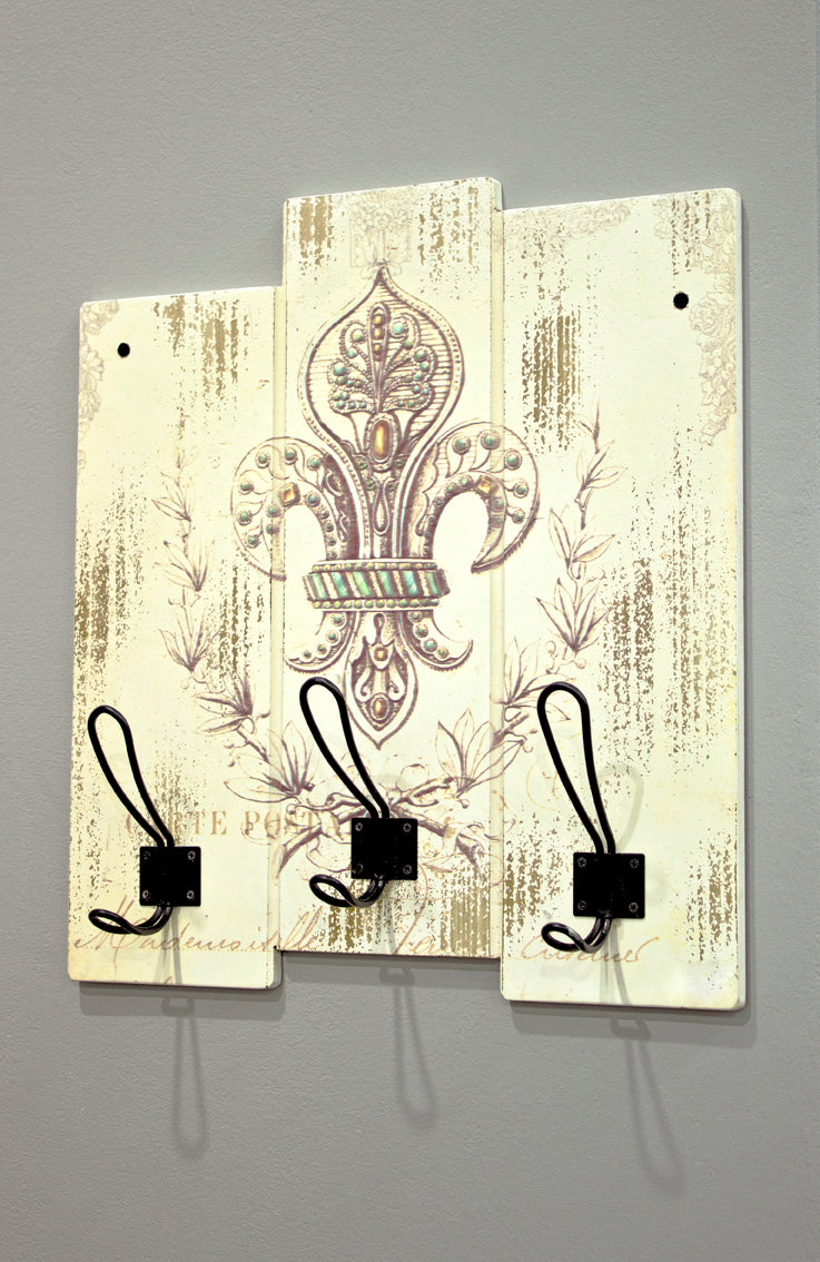 HAKU Möbel Wandgarderobe aus Massivholz Motiv Schriftzug in Beige