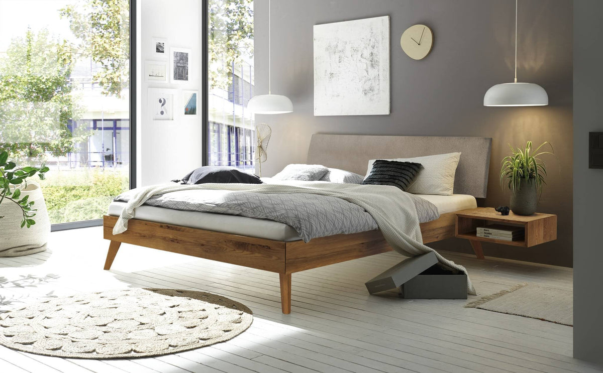 Hasena Pesaro Bett mit Polsterkopfteil – 90 x 200 cm, Fusshöhe 25 cm, Wildeiche natur, geölt, Pace sand