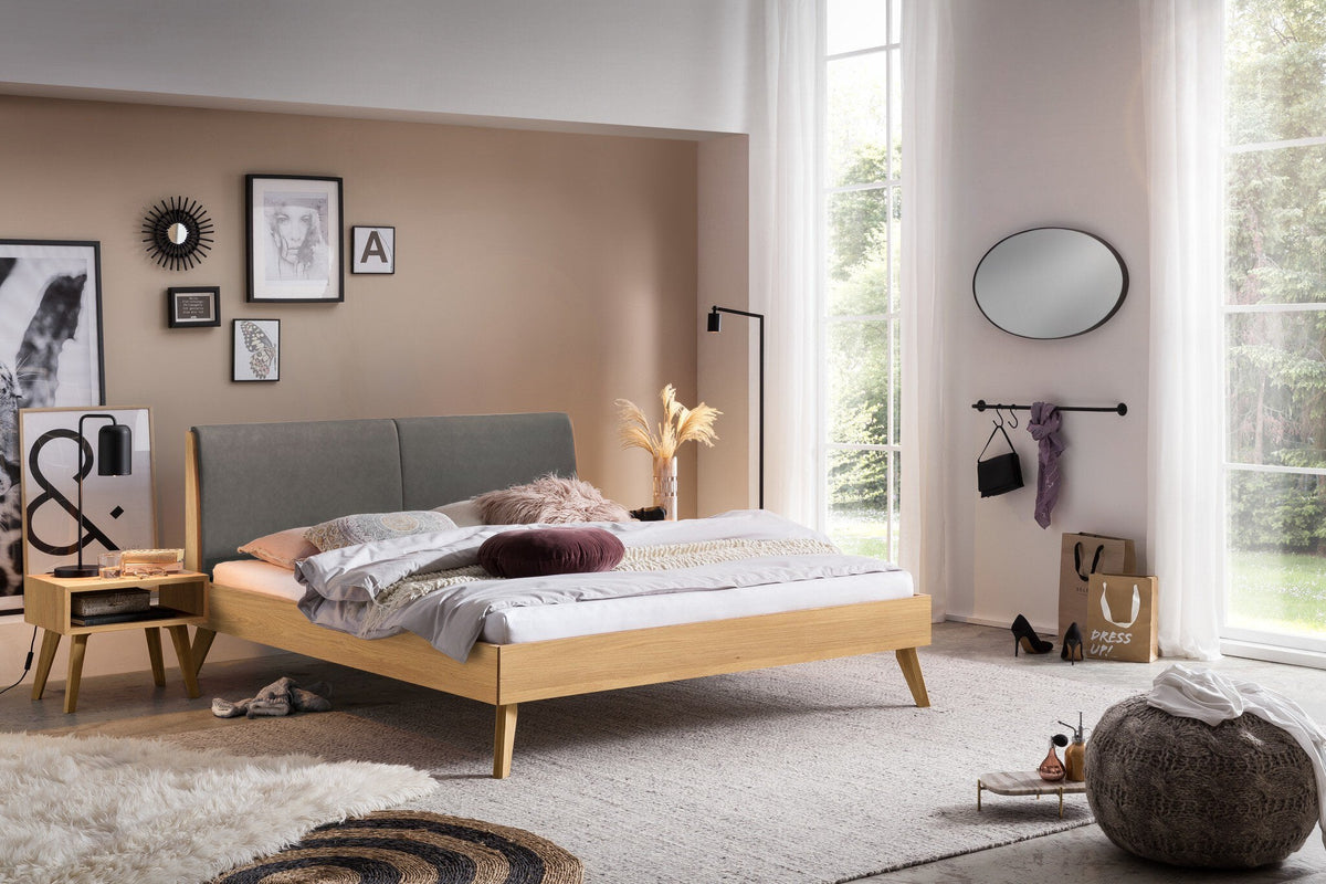 Hasena Simone Bett mit Polsterkopfteil – 140 x 200 cm, Fusshöhe 25 cm, MDF weiss deckend, lackiert, Pace sand