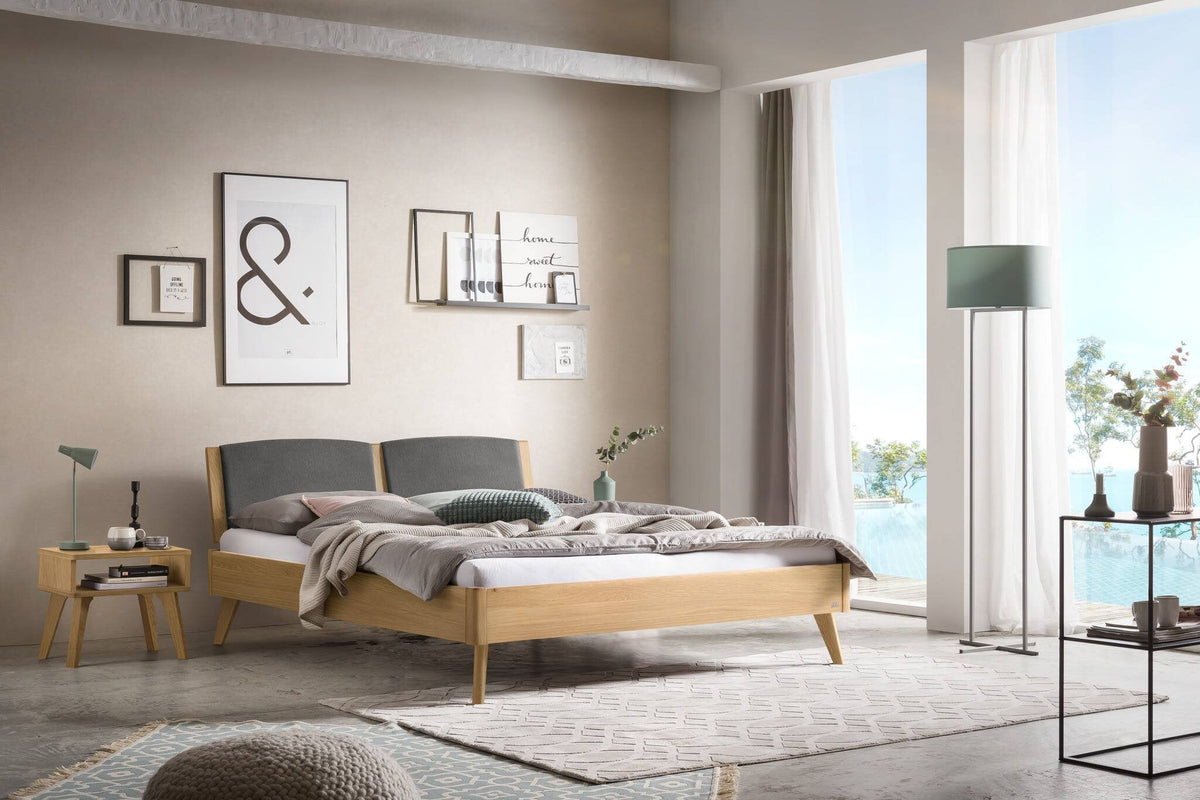 Hasena Mareto Massivholzbett mit Polsterkopfteil – 140 x 200 cm, Fusshöhe 25 cm, Eiche bright, geölt, 841-Pace grey