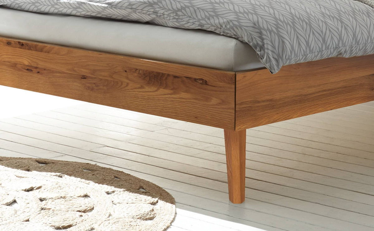 Hasena Pesaro Bett mit Polsterkopfteil – 100 x 200 cm, Fusshöhe 25 cm, MDF weiss deckend, lackiert, Pace light grey