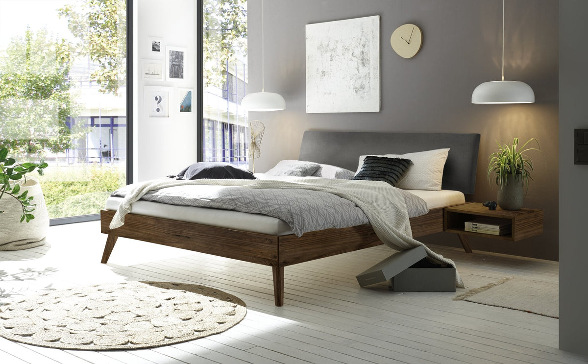 Hasena Pesaro Bett mit Polsterkopfteil – 90 x 200 cm, Fusshöhe 25 cm, Nussbaum, geölt, Monet steel
