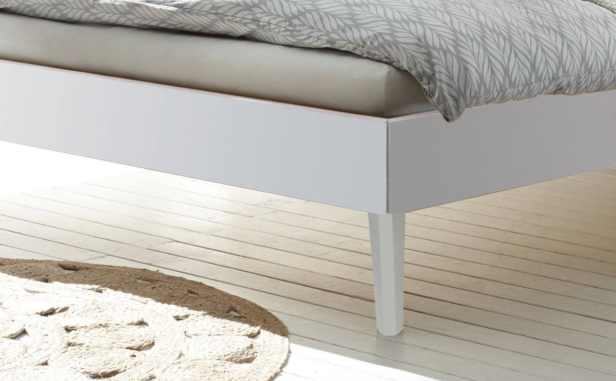 Hasena Pesaro Bett mit Polsterkopfteil – 100 x 200 cm, Fusshöhe 20 cm, MDF weiss deckend, lackiert, Pace light grey