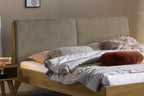 Hasena Simone Bett mit Polsterkopfteil – 160 x 200 cm, Fusshöhe 25 cm, Kernbuche natur, geölt, Pace light grey
