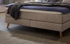 Hasena Fernanda Boxspringbett – 160 x 200 cm, Glamour-Top, Pace sand