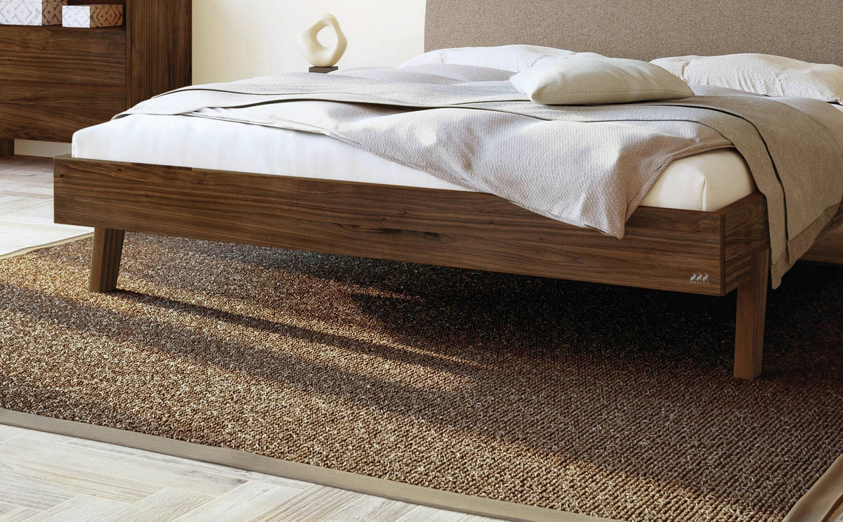 Hasena Lorenzo Bettgestell – 100 x 200 cm, Fusshöhe 25 cm, Kernbuche natur, geölt, Pace sand