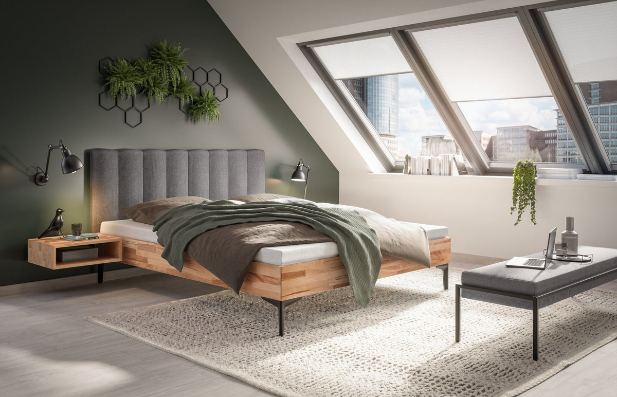 Hasena Donata Massivholzbett mit Polsterkopfteil – 140 x 200 cm, Fusshöhe 25 cm, Kernbuche natur, geölt, Pace light grey
