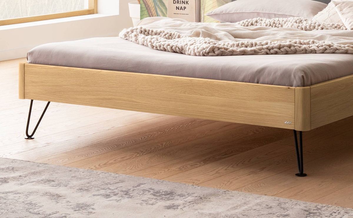 Hasena Lugano Massivholzbett mit Polsterkopfteil – 180 x 200 cm, Eiche bright, geölt, 841-Pace grey